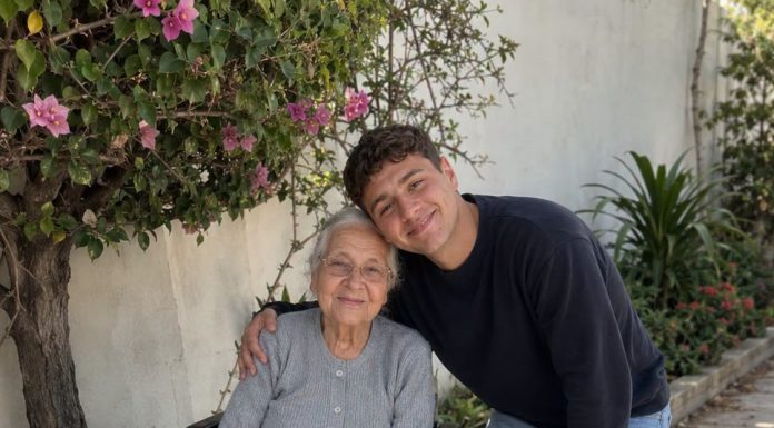 Brinuo sam se o svojoj 90-godišnjoj susjedi jer mi je obećala da ću naslijediti sve što posjeduje. Kad je umrla, nije mi ostavila NIŠTA. Ali sljedećeg jutra njezin odvjetnik pokucao je na moja vrata i rekao: “Ostavila vam je jednu stvar.”
